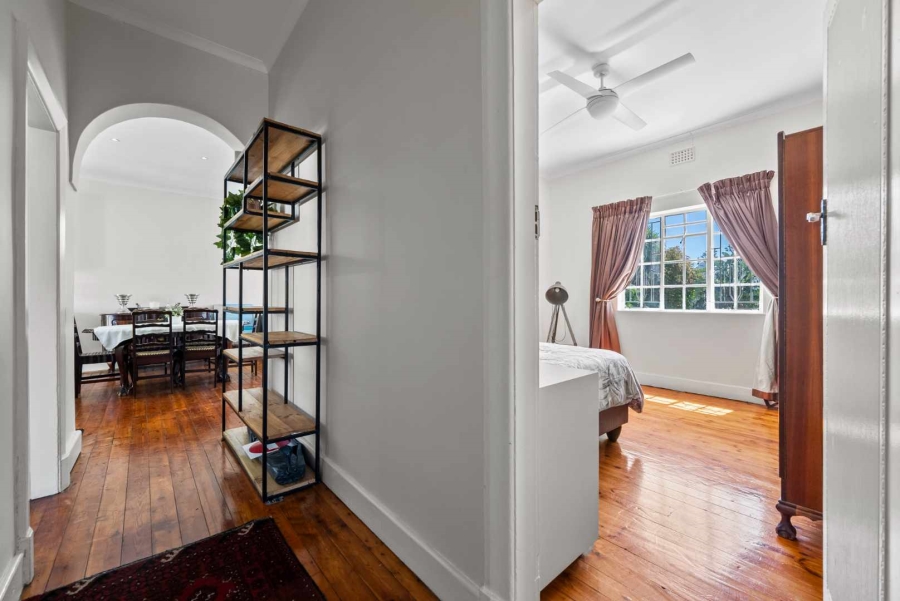 5 Bedroom Property for Sale in Green Point Western Cape